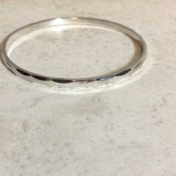 Silver beveled brushed bangle bracelet - Picture 3 of 6
